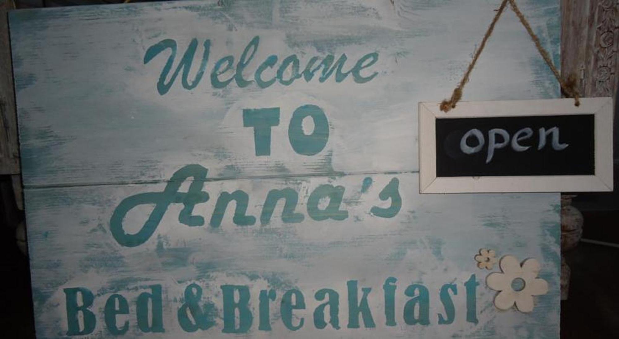 Anna's Houseboat Bed & Breakfast Amsterdam