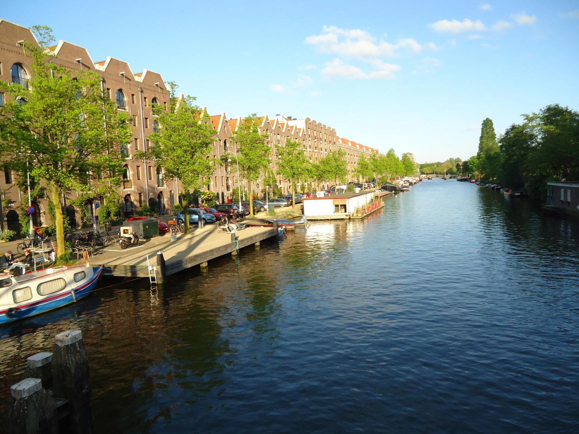 Anna's Houseboat Bed & Breakfast Amsterdam