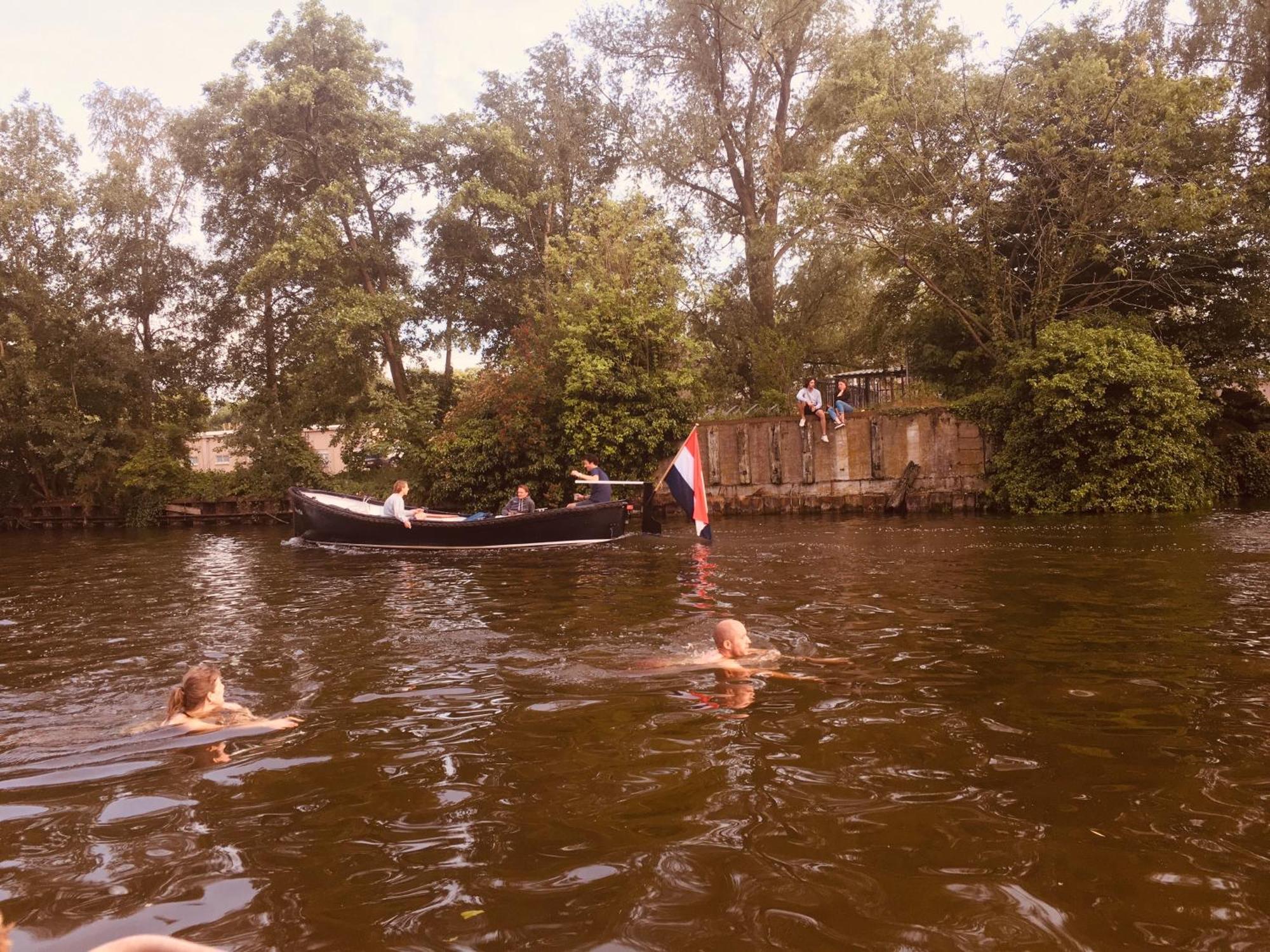 Anna's Houseboat *