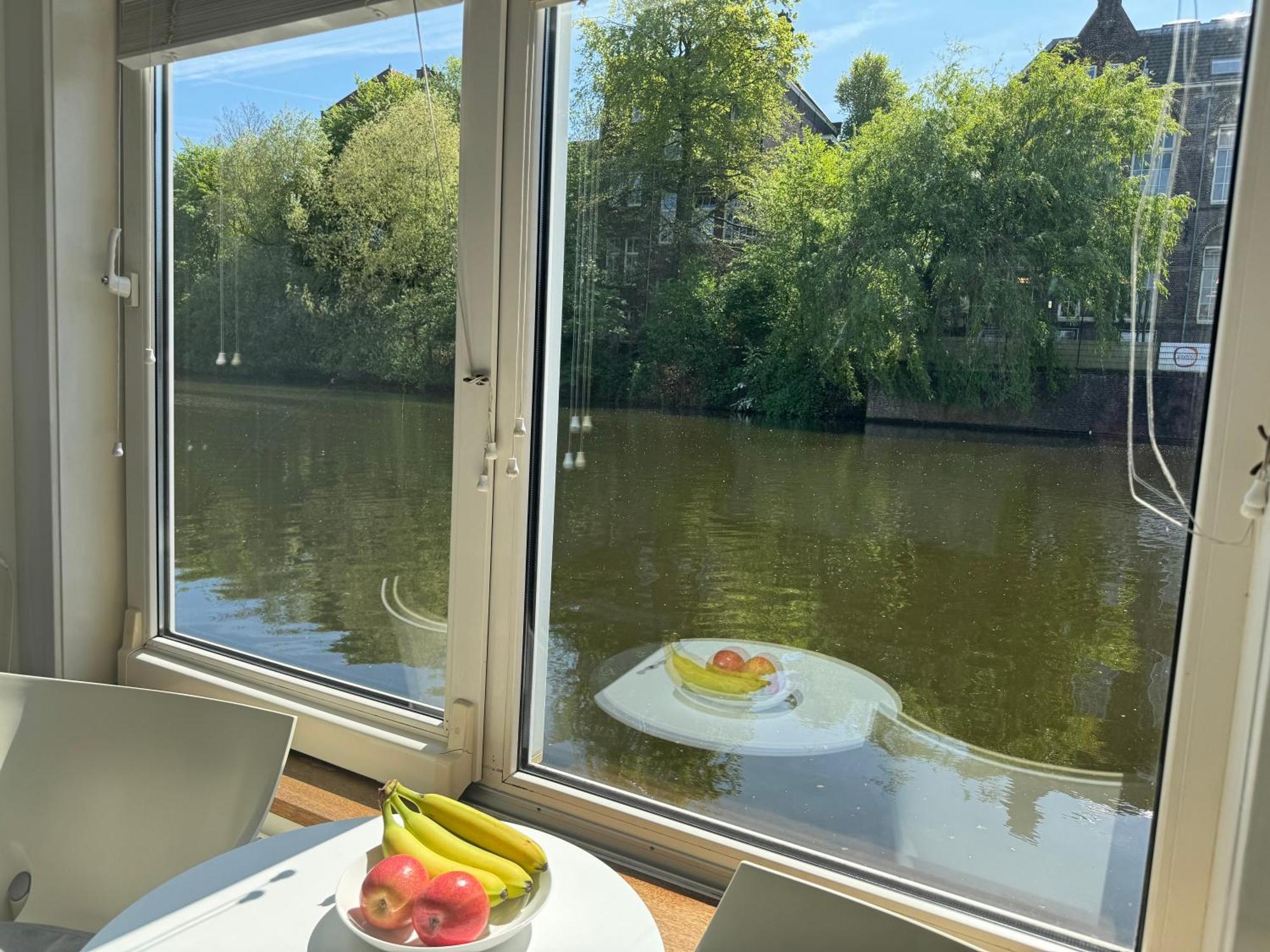 Couette-café Peaceful On A Houseboat In The Centre Amsterdam