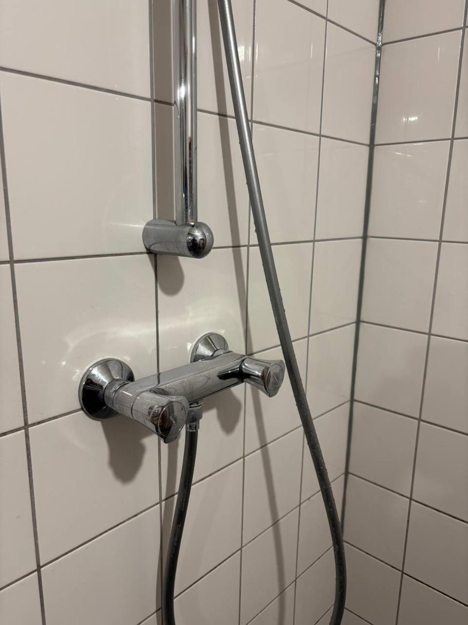 Entire In A Shared In Noord Close To The Center Station Apartment