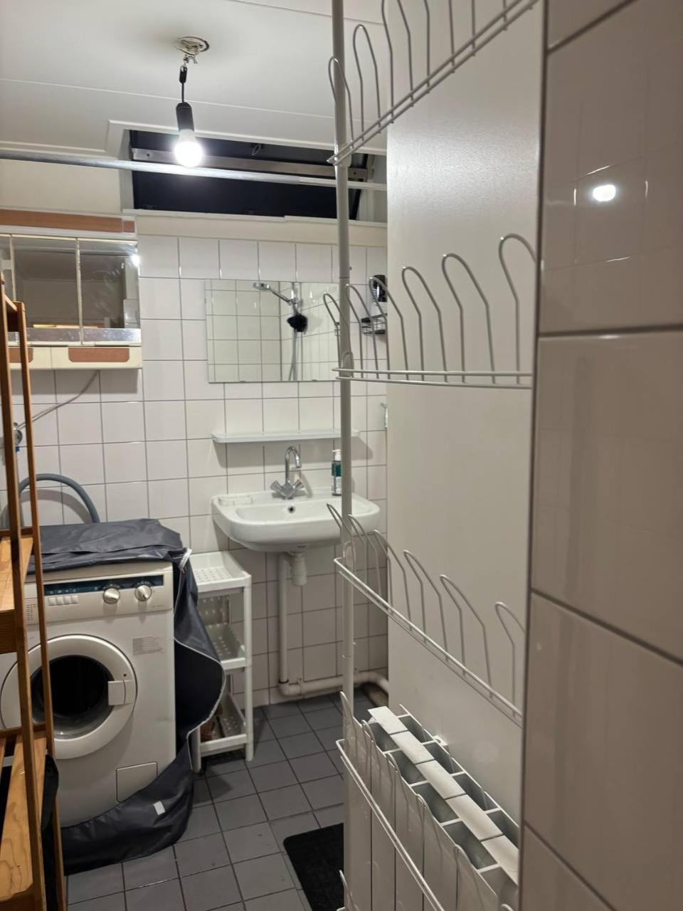 Entire In A Shared In Noord Close To The Center Station Apartment
