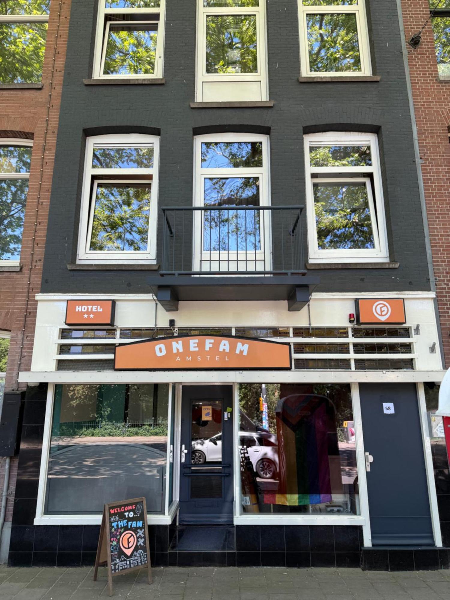 Onefam Amstel Hostal