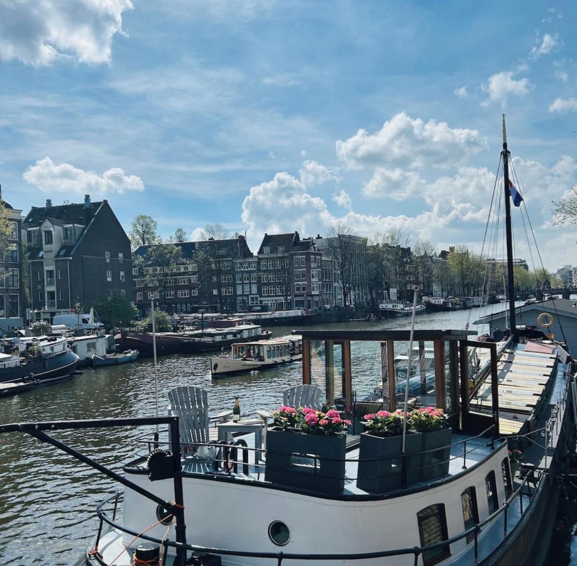 Bed & Breakfast Houseboat Reussi