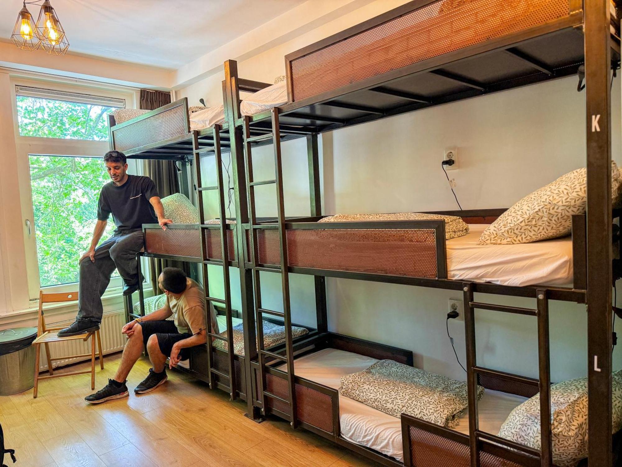 Hostal Onefam Amstel *
