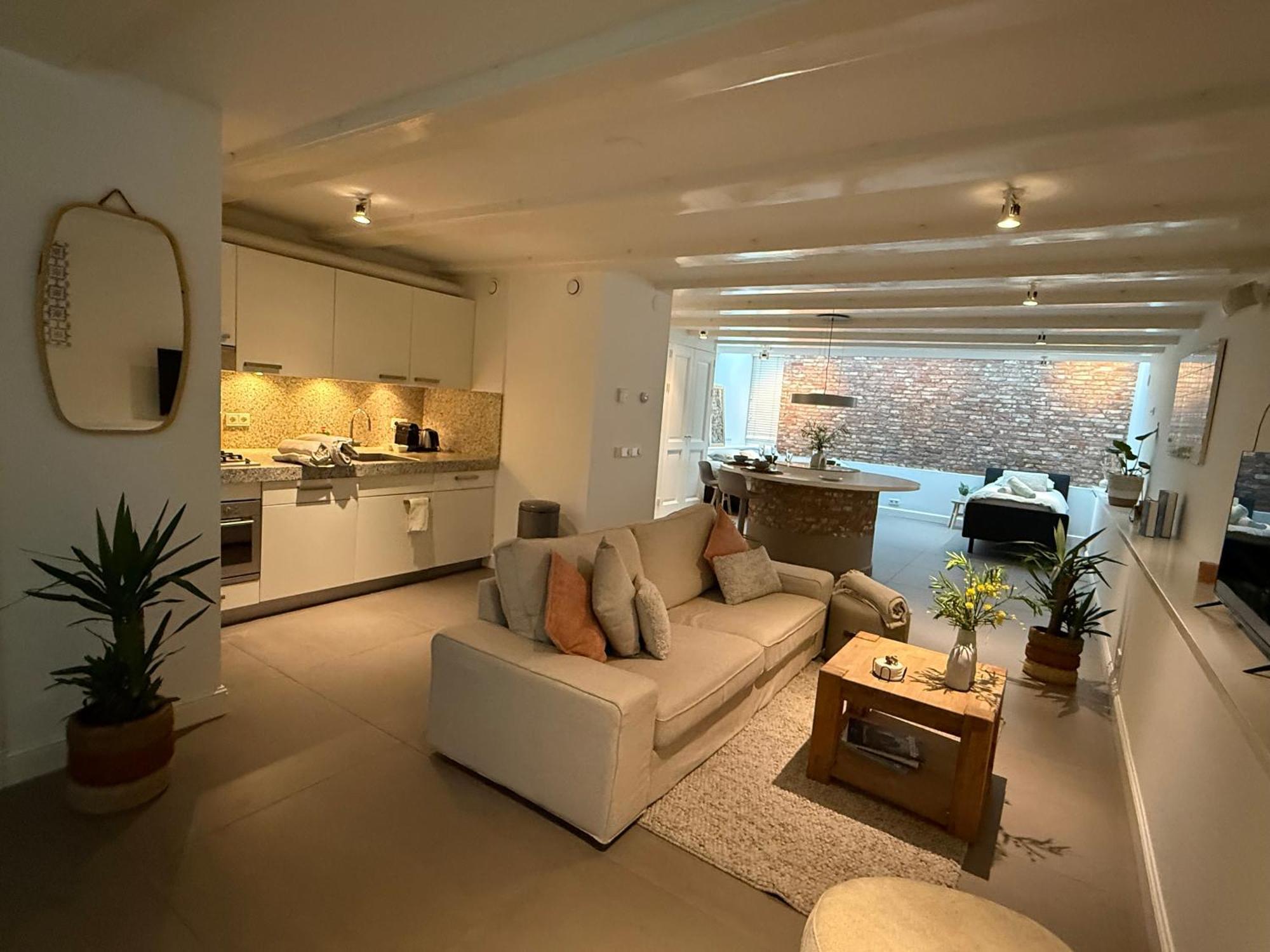 Apartamento Elegant Canal-side In Heart Of