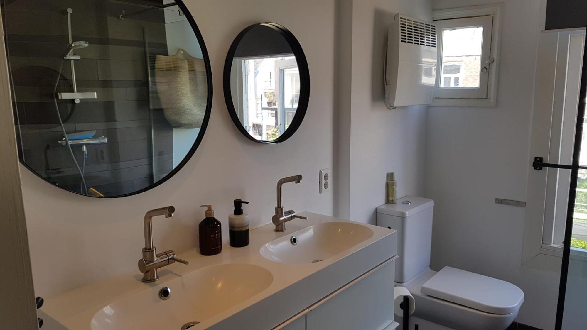 The Superstay Boutique Guestroom