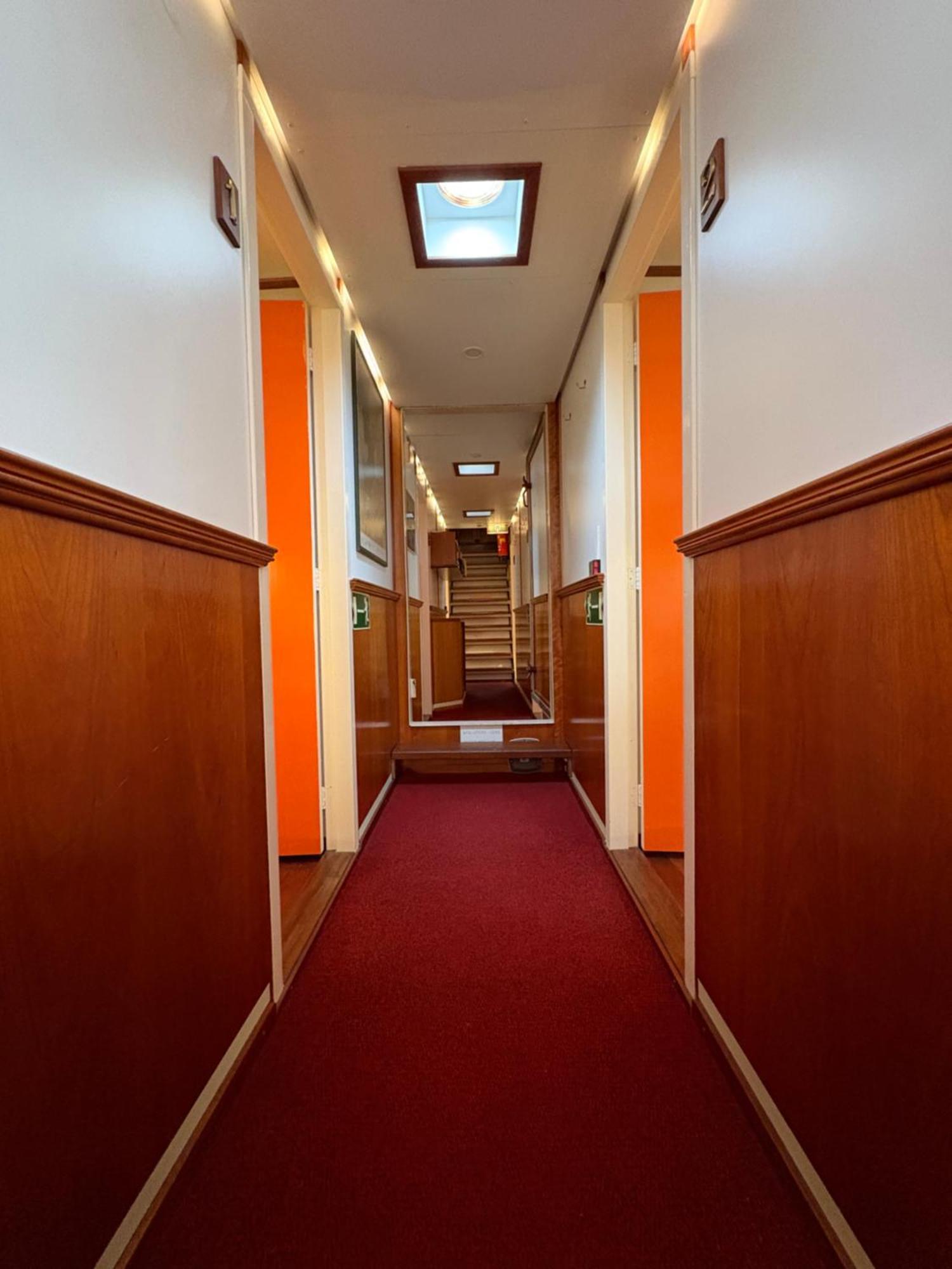 Hotelboot Zwaan Hotel Amsterdam