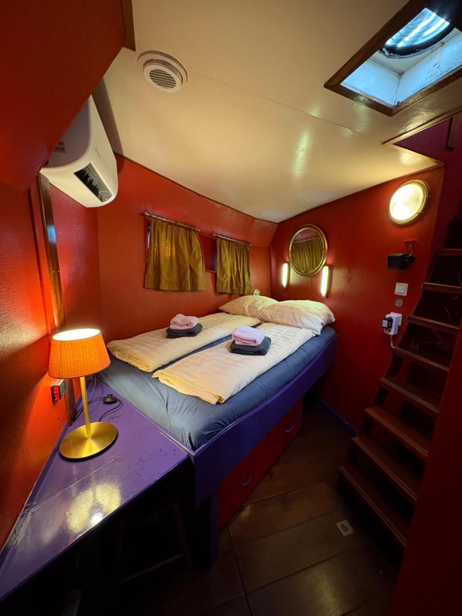 Hotelboot Zwaan Hotel Amsterdam