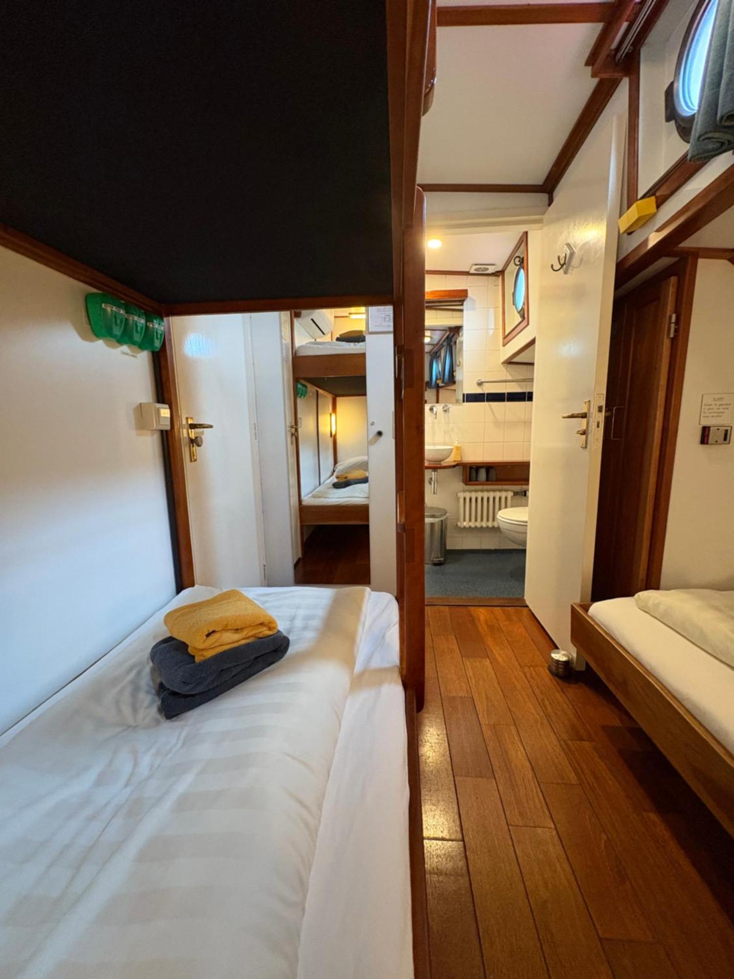 Hotelboot Zwaan Hotel Amsterdam