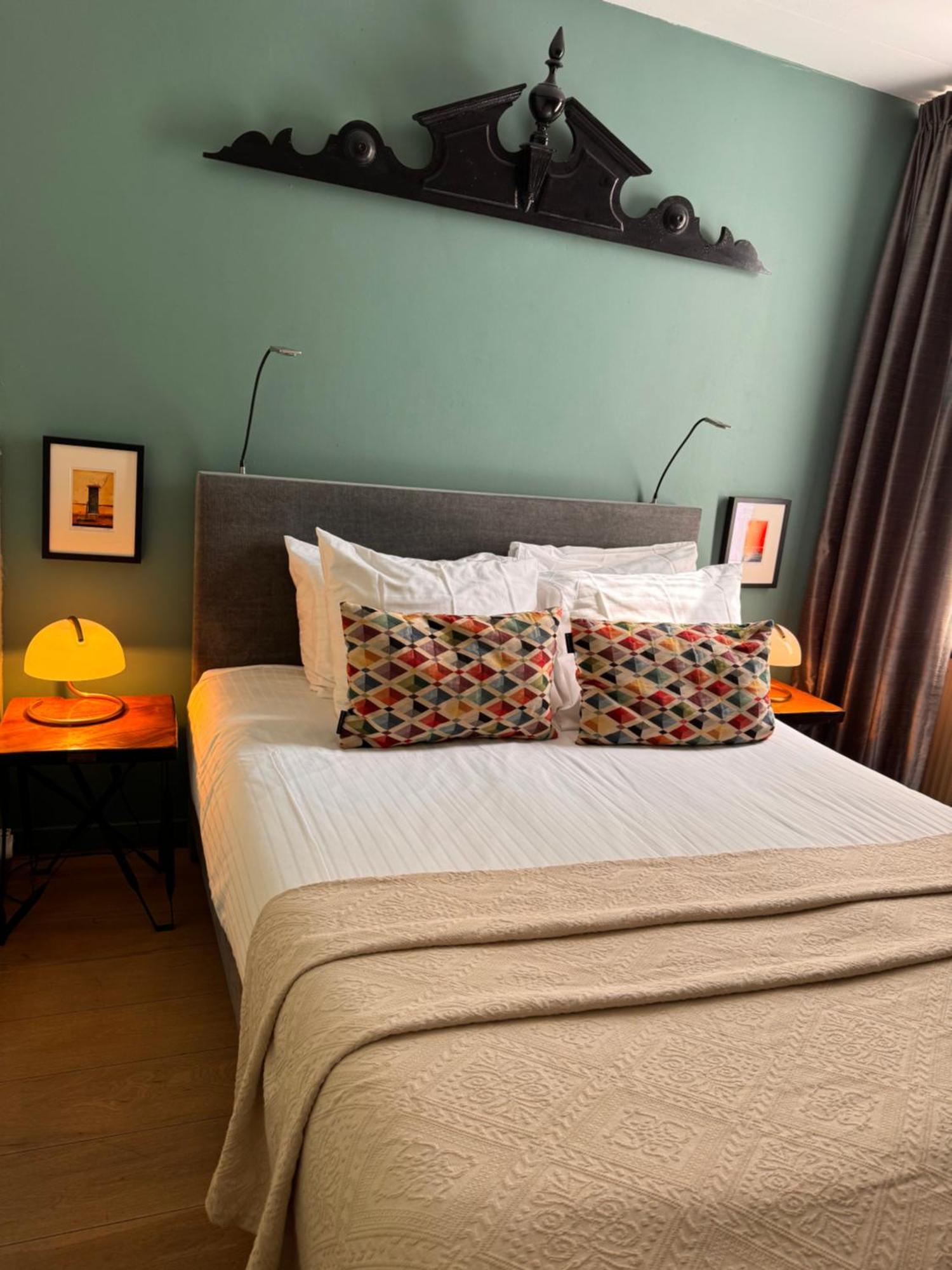 Décor Canal House