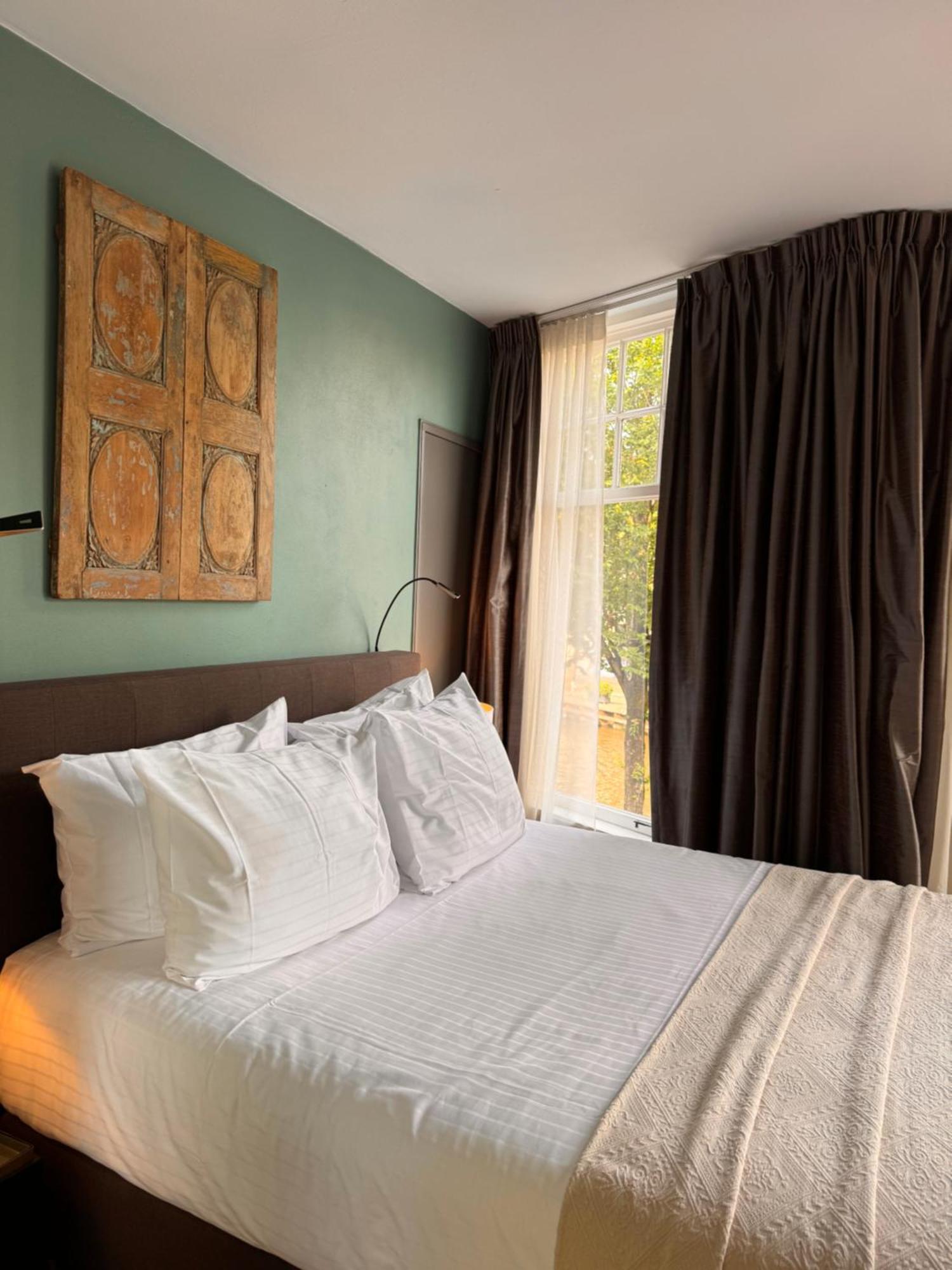 Décor Canal House