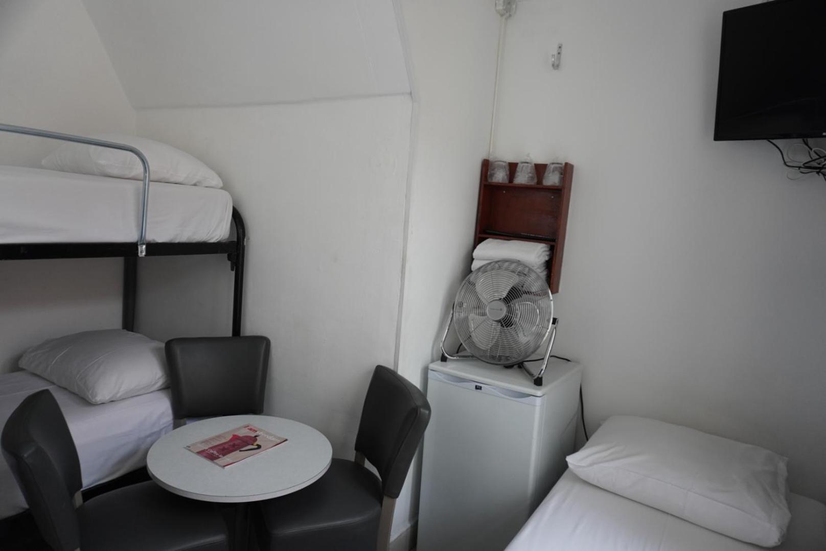 Schroder Hotel *