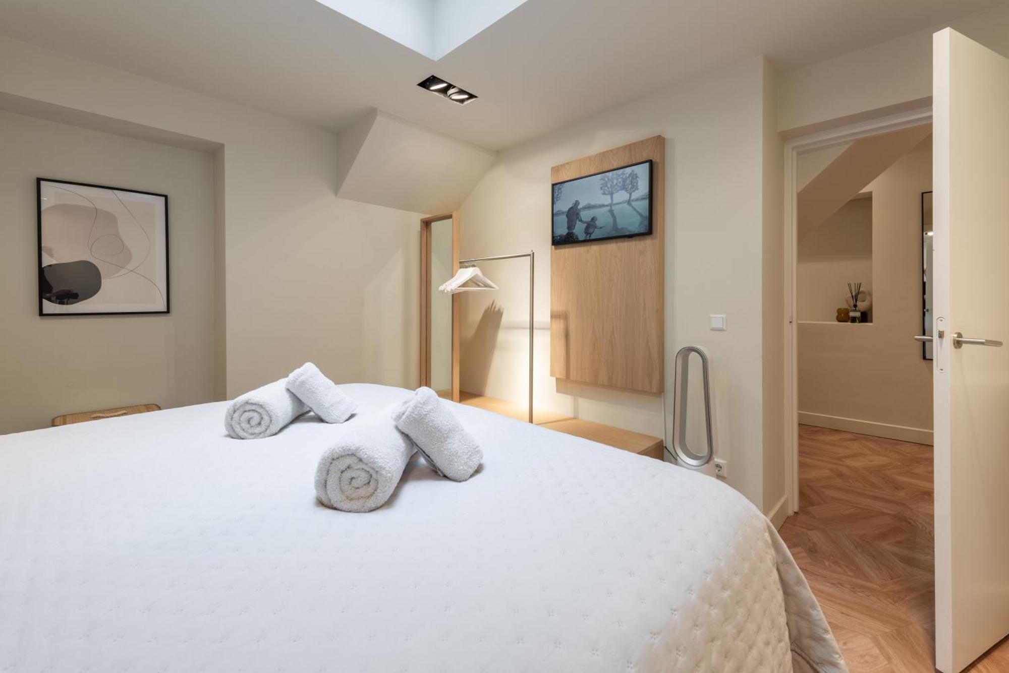 Newly Renovated Luxurious 200 Sqm Loft In Centre Apartment