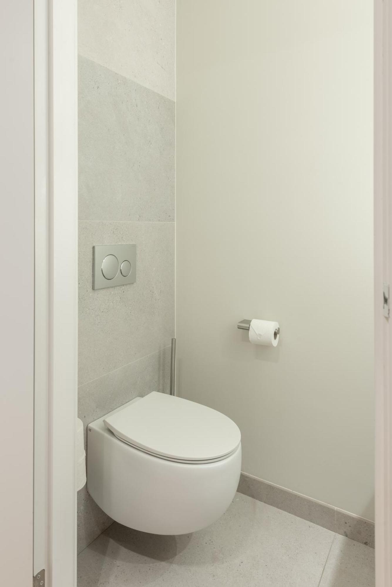 Newly Renovated Luxurious 200 Sqm Loft In Centre Apartment *