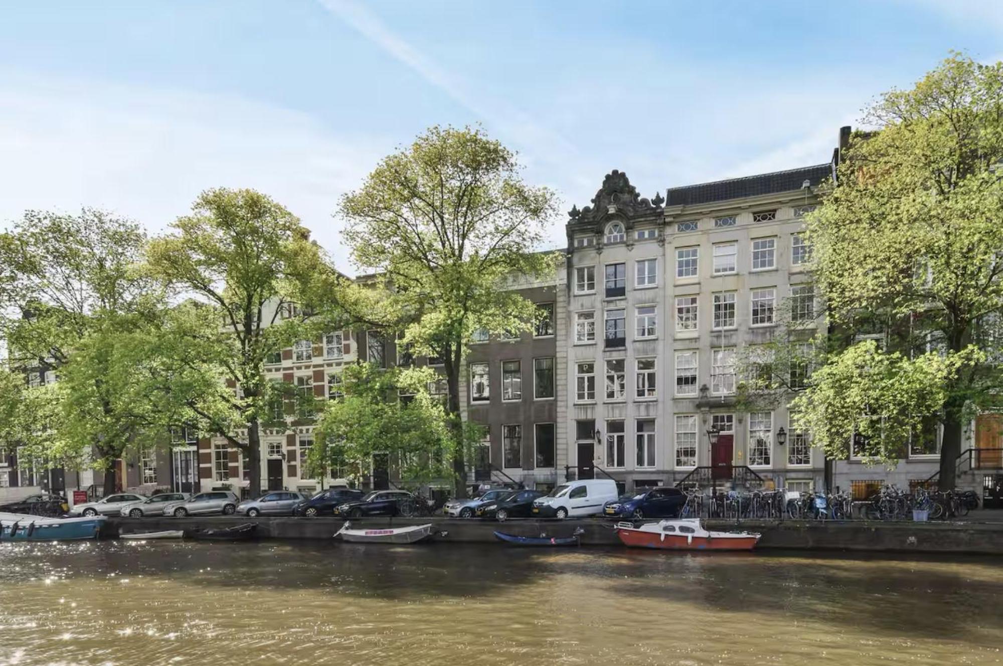 Newly Renovated Luxurious 200 Sqm Loft In Centre Apartment