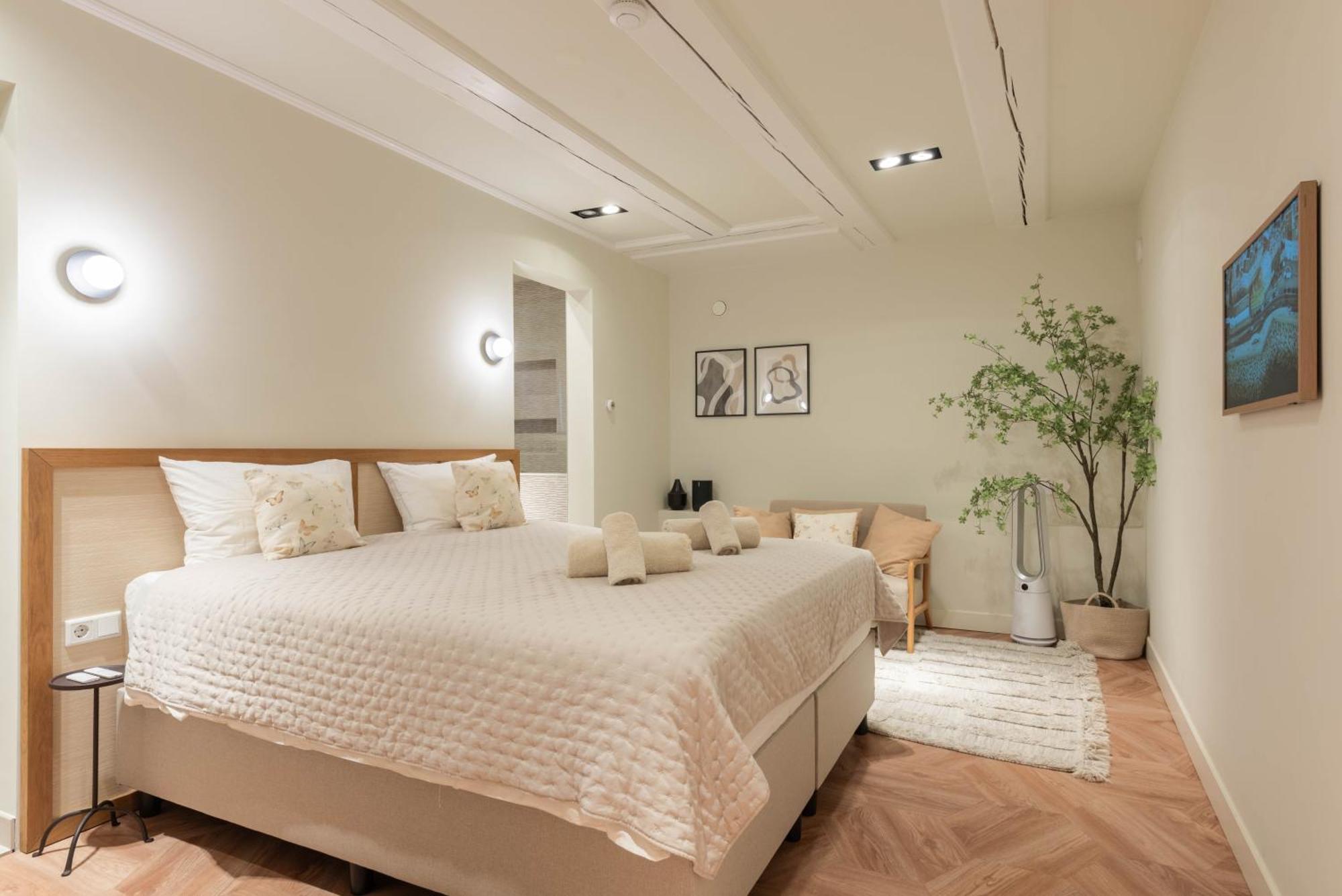 Newly Renovated Luxurious 200 Sqm Loft In Centre Lejlighed