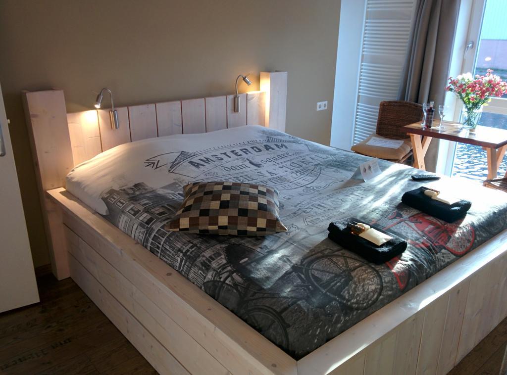 Bed and breakfast Minties Houseboat 2*