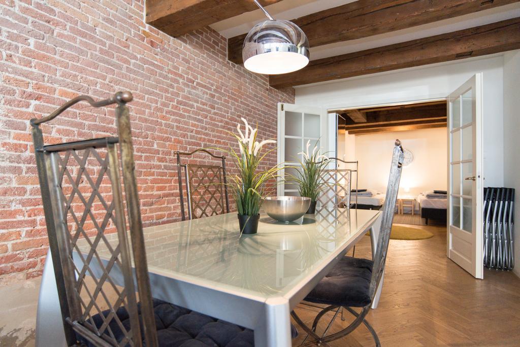 The Wall Homestay