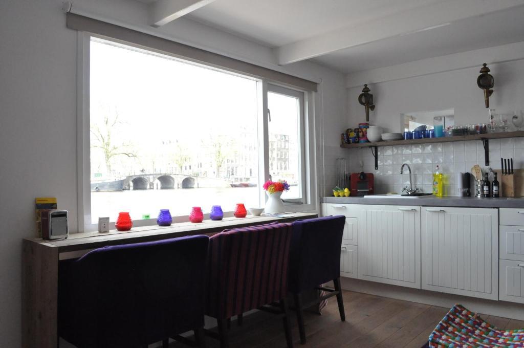 Bateau-hôtel Rent A Houseboat Amsterdam