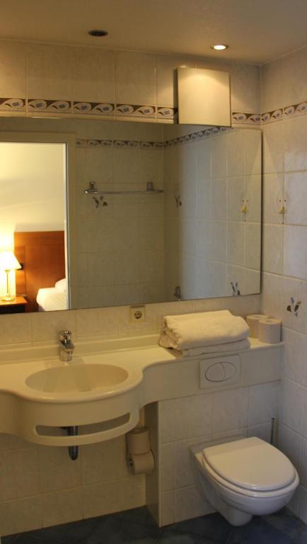 Alfa Hotel *