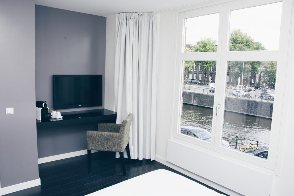 Couette-café Canal House 2*