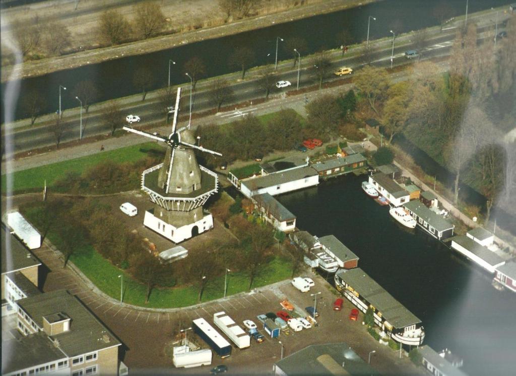 Houseboat Under The Mill 2* Amsterdam