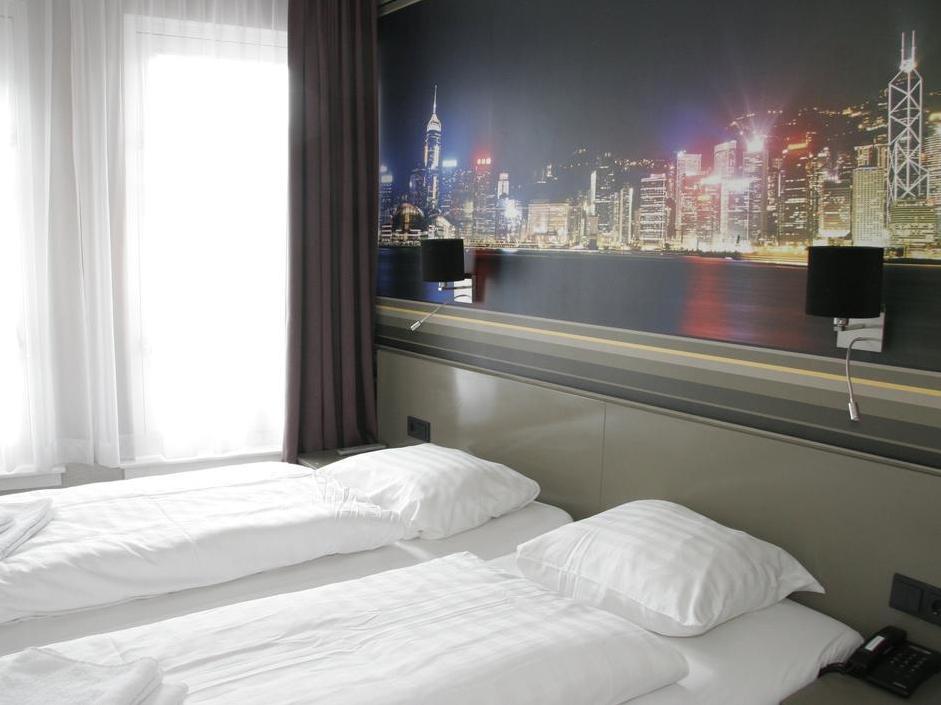 Tourist One Hotel 2*