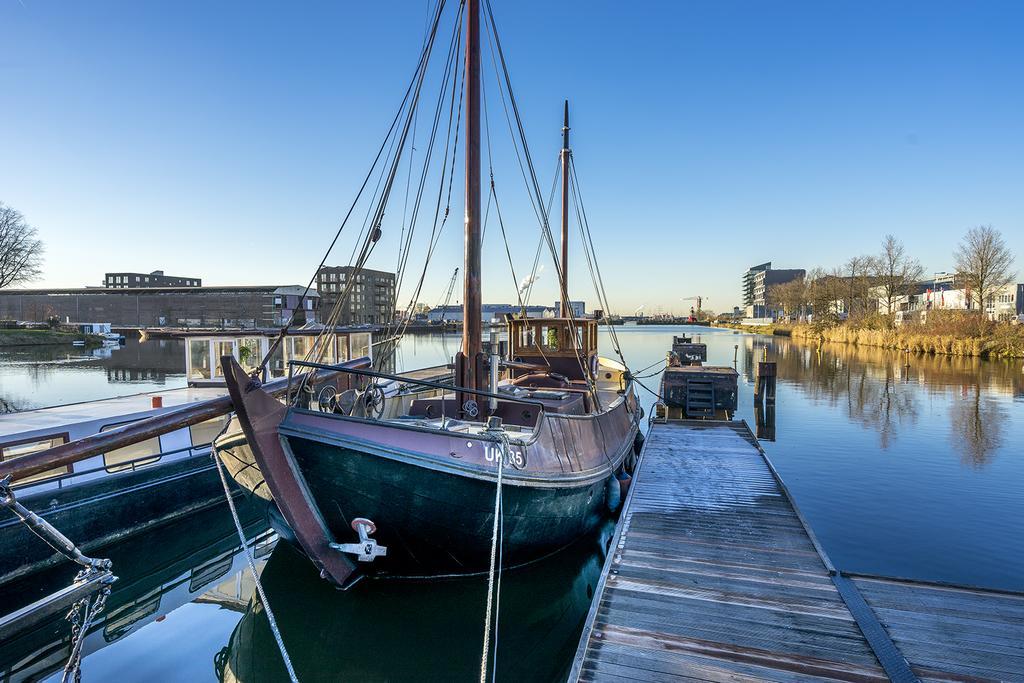 Bateau-hôtel Asile Flottant *