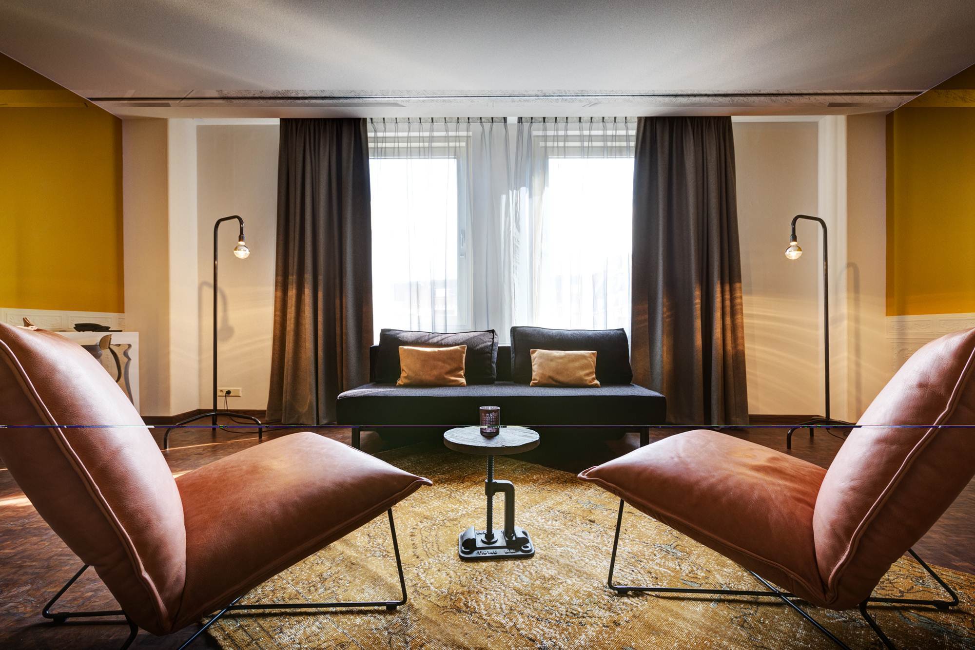 Hotel V Nesplein 4*