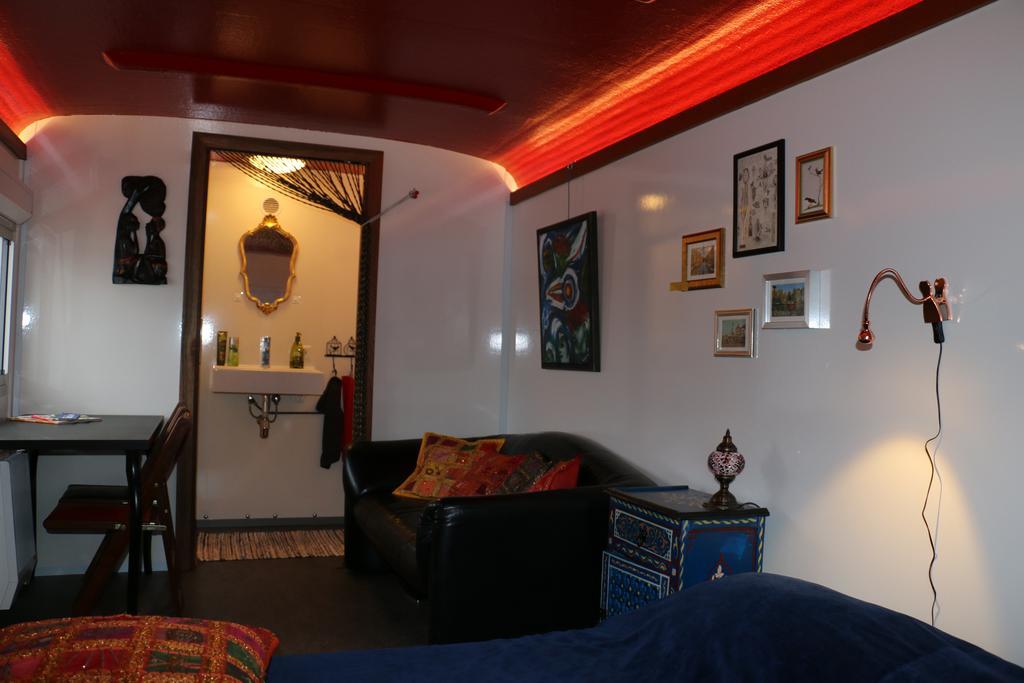 Bateau-hôtel The Red House *