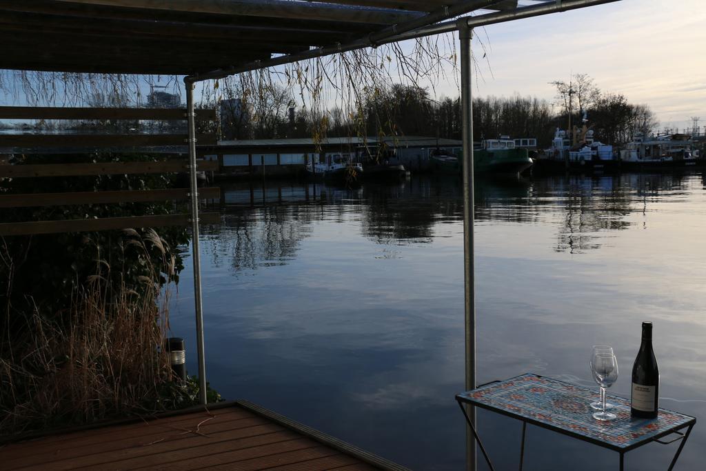 Bateau-hôtel The Red House
