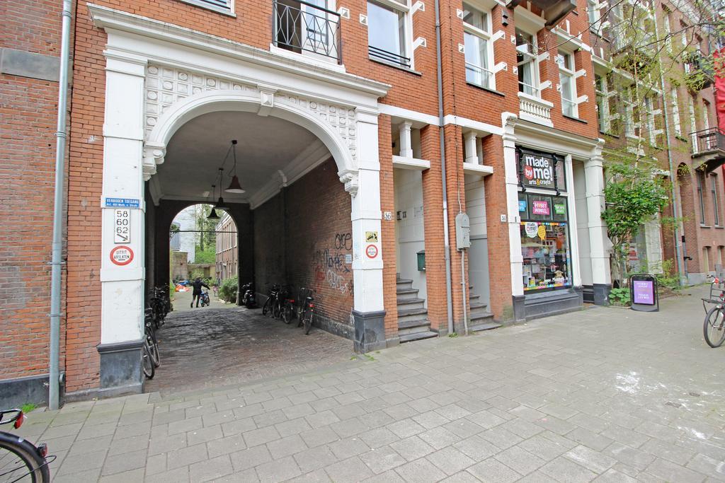 Bed & Breakfast Beautiful 2 Floor Vondelpark Apartment. Amsterdam