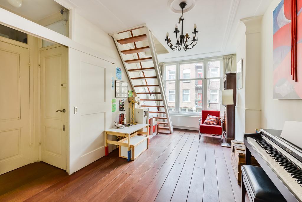 Tolstraat Family House Appartement