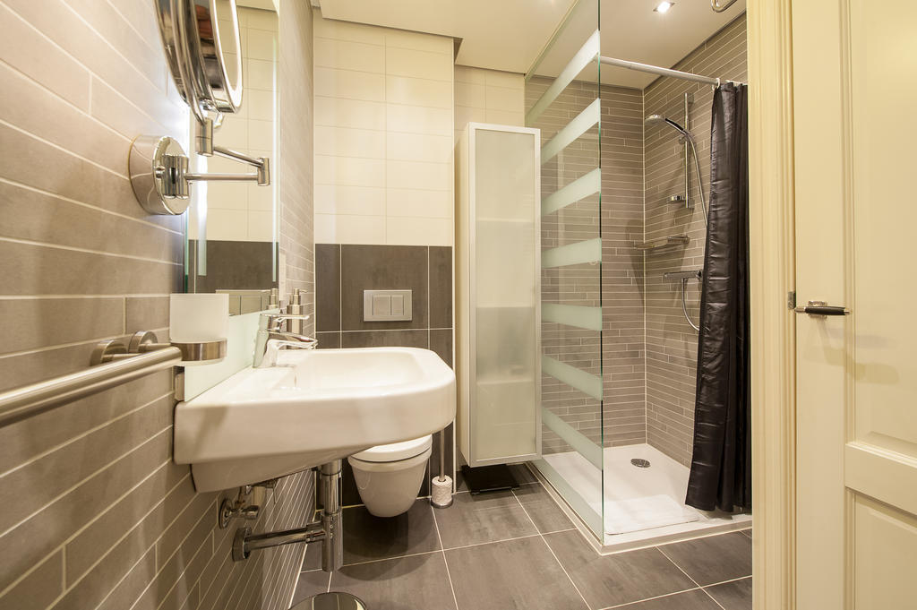 Appartement Short Group Dapper Market Serviced *