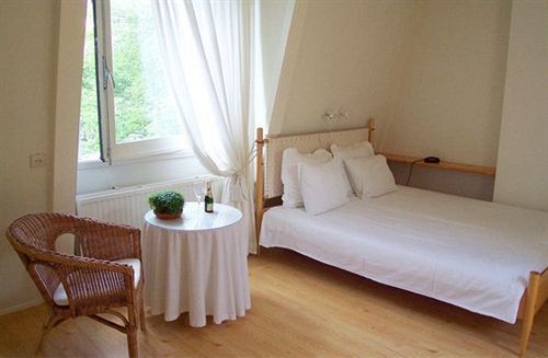 Bed And Breakfast Amsterdam Hotel
