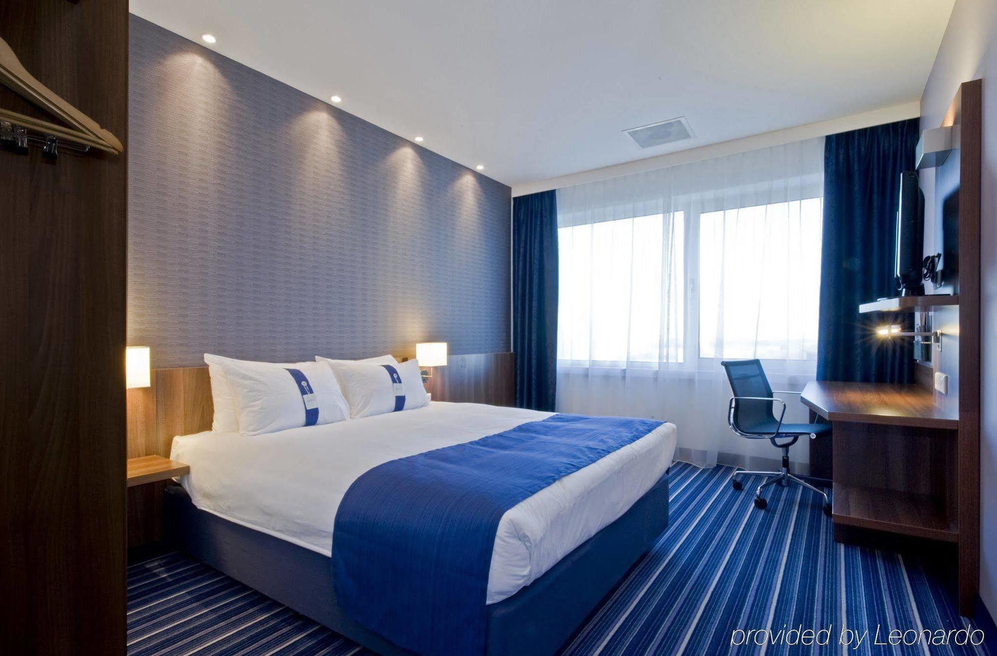 Express Arena Towers By Ihg Hotel 3*