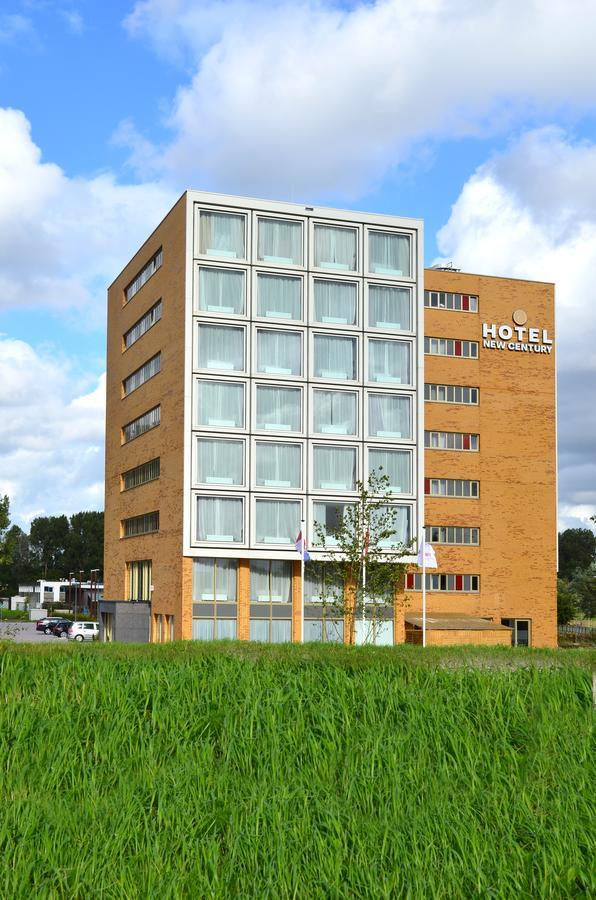 New Century Hotel 3*
