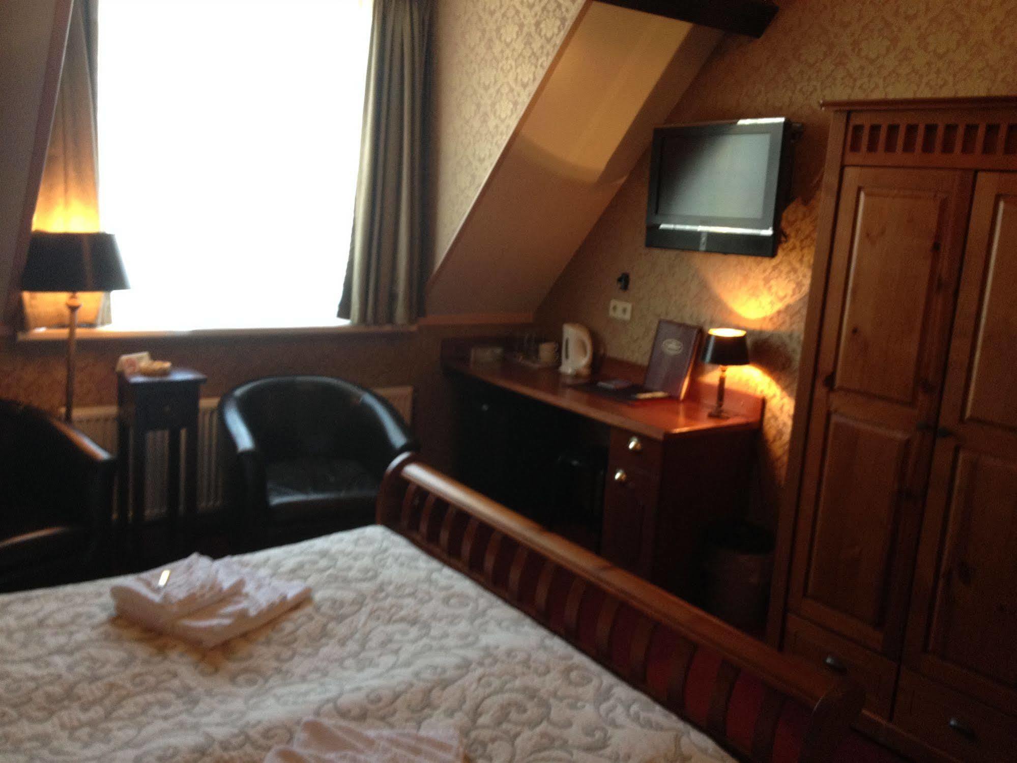 Village Hotel 3*
