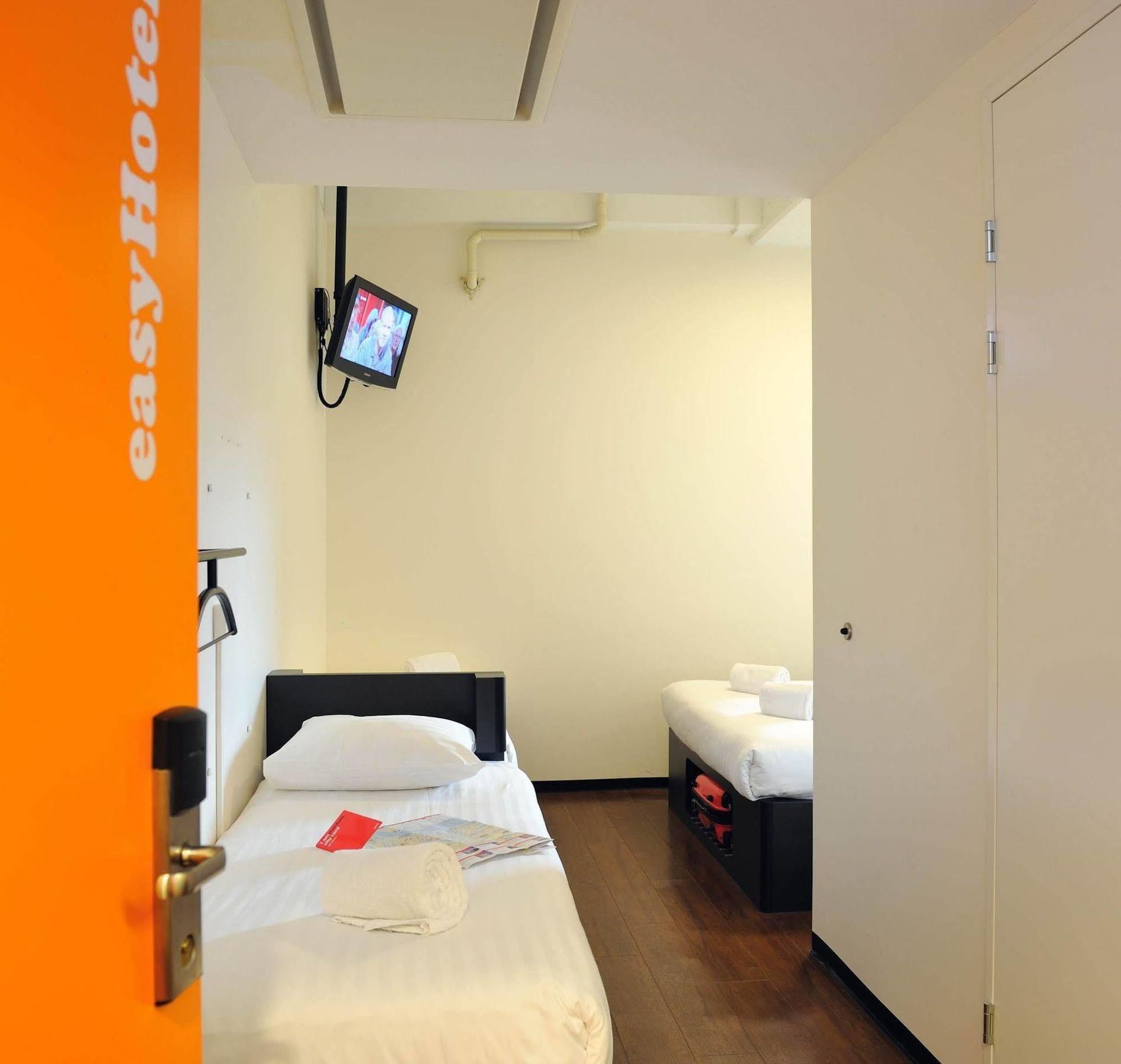 Easyhotel Centre South 2*