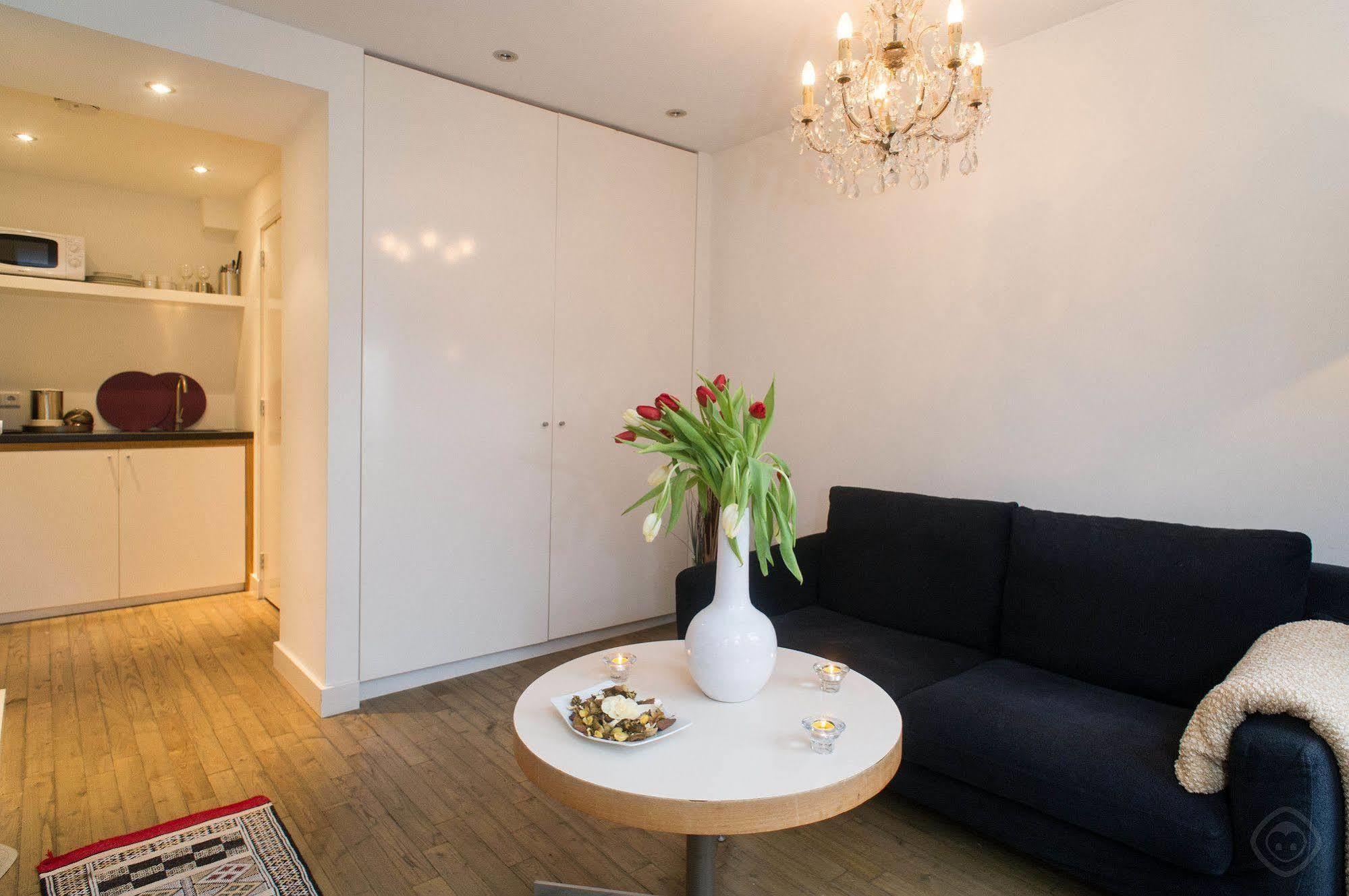 Tulips In The Heart Of Appartement Amsterdam