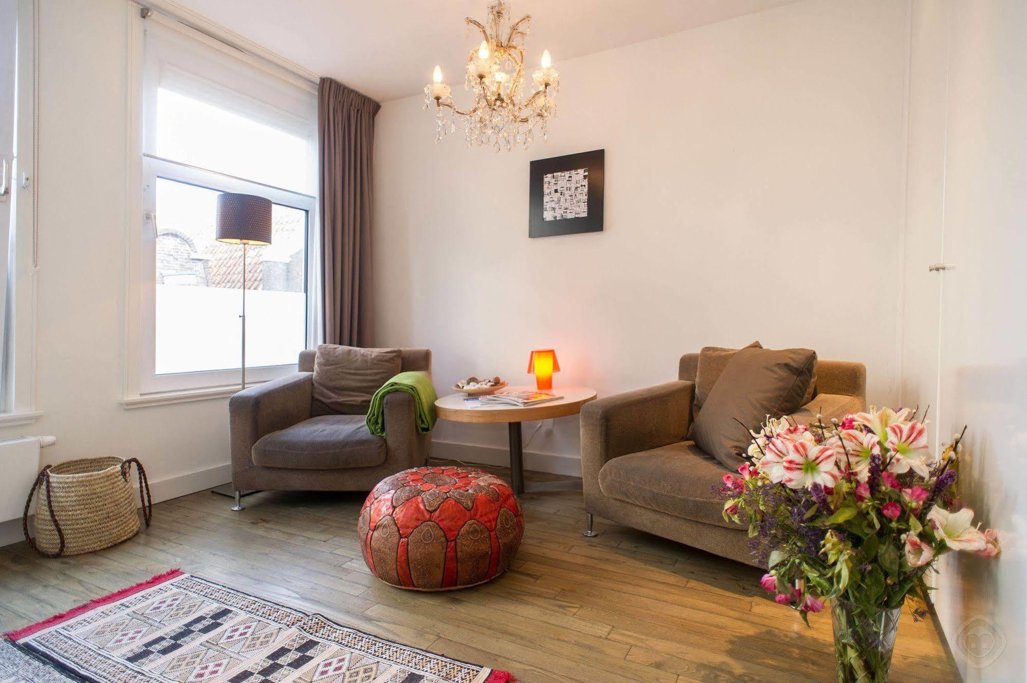 Tulips In The Heart Of Appartement Amsterdam