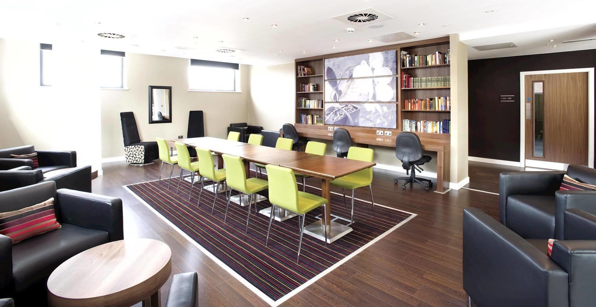 Hampton By Hilton / Arena Boulevard Hotel 3*