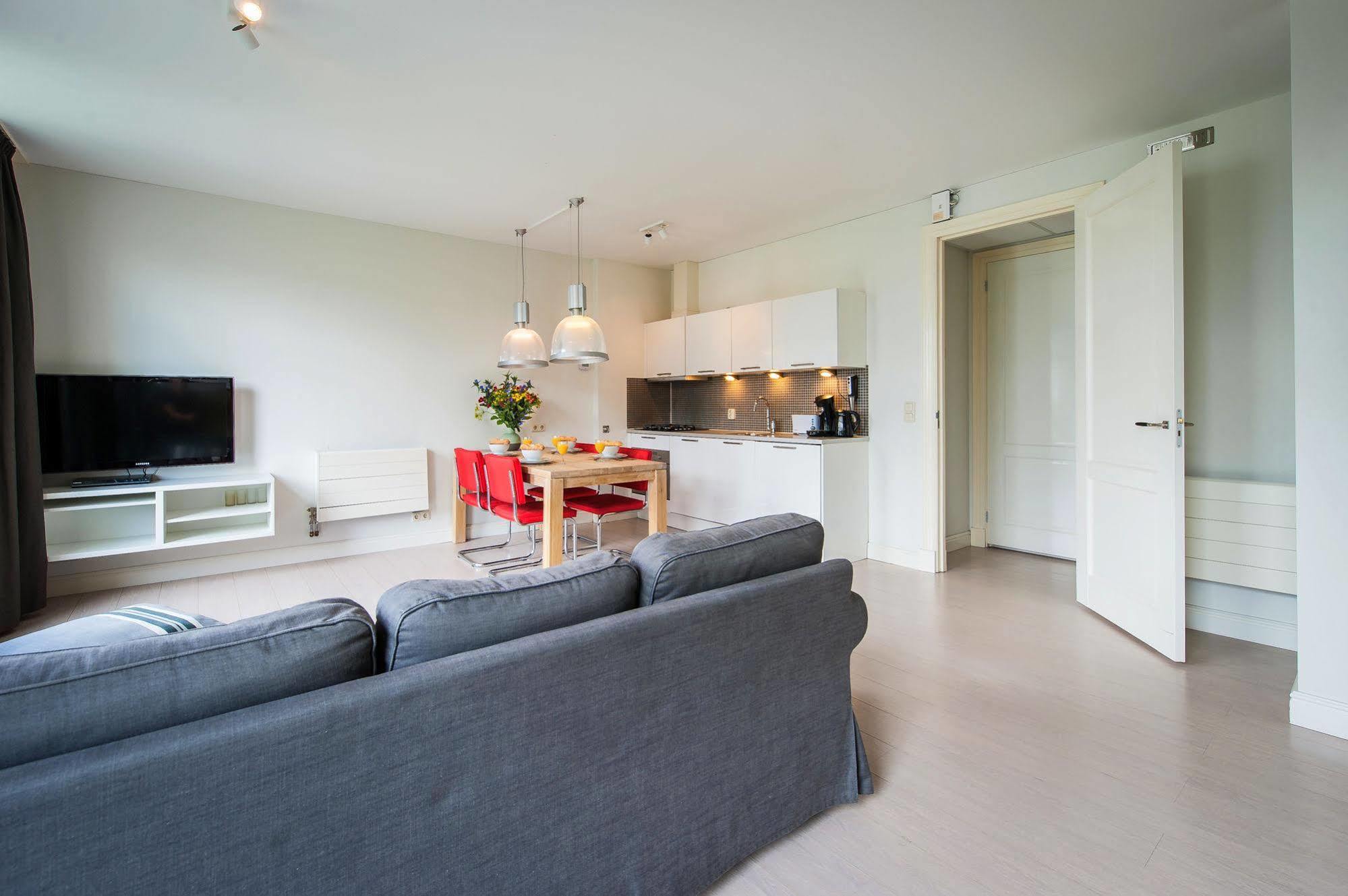 Short Group Dapper Market Serviced Appartement *