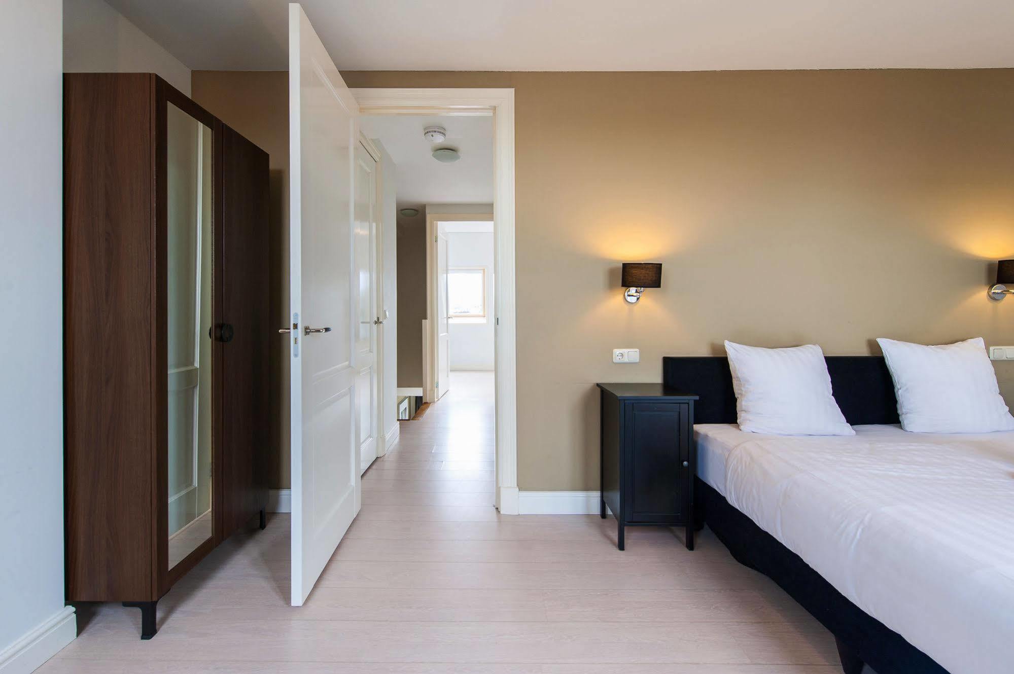 Appartement Short Group Dapper Market Serviced