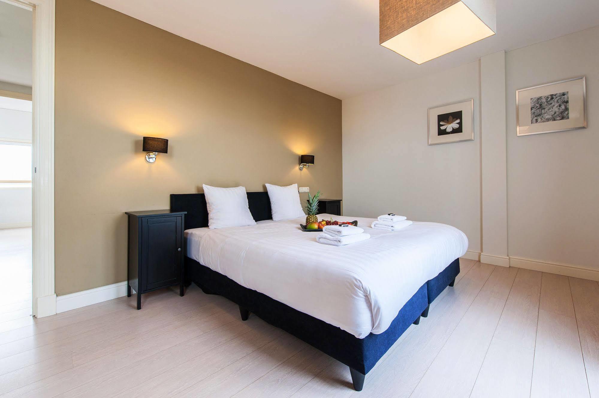 Short Group Dapper Market Serviced Appartement *