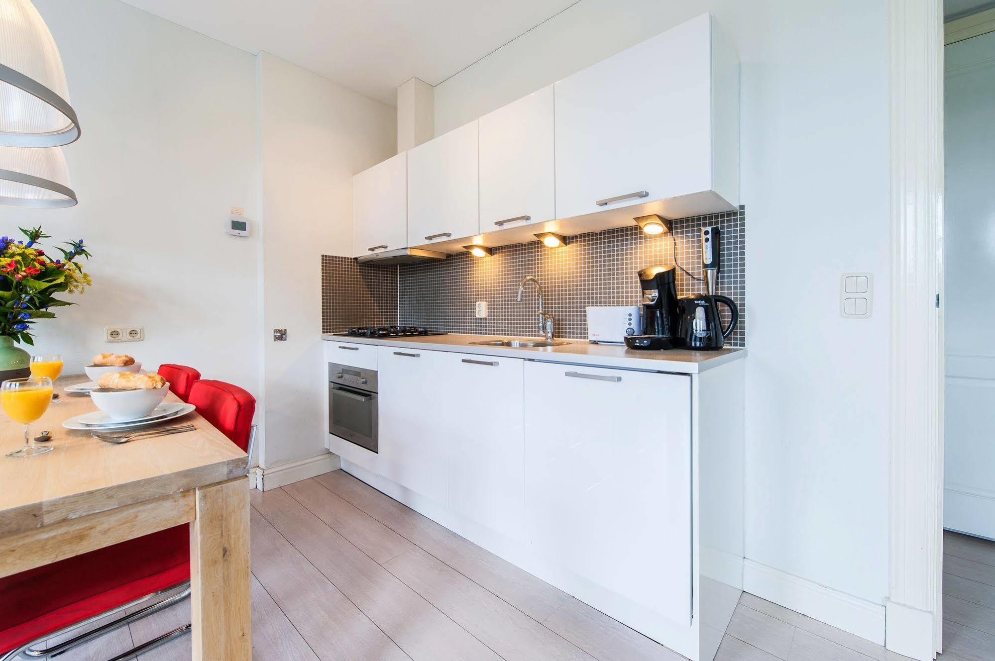 Appartement Short Group Dapper Market Serviced *