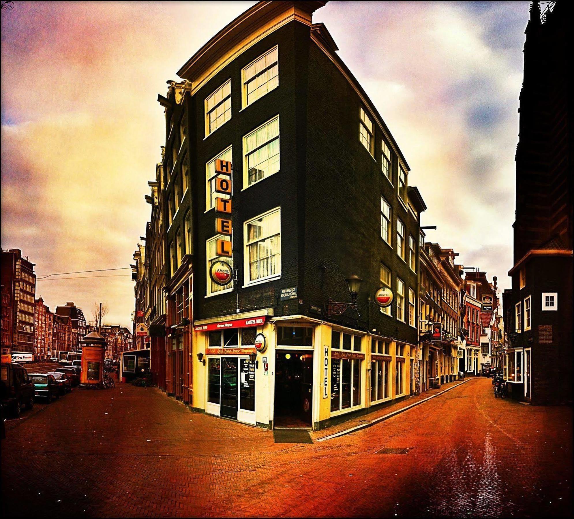 Hotel Corner House *