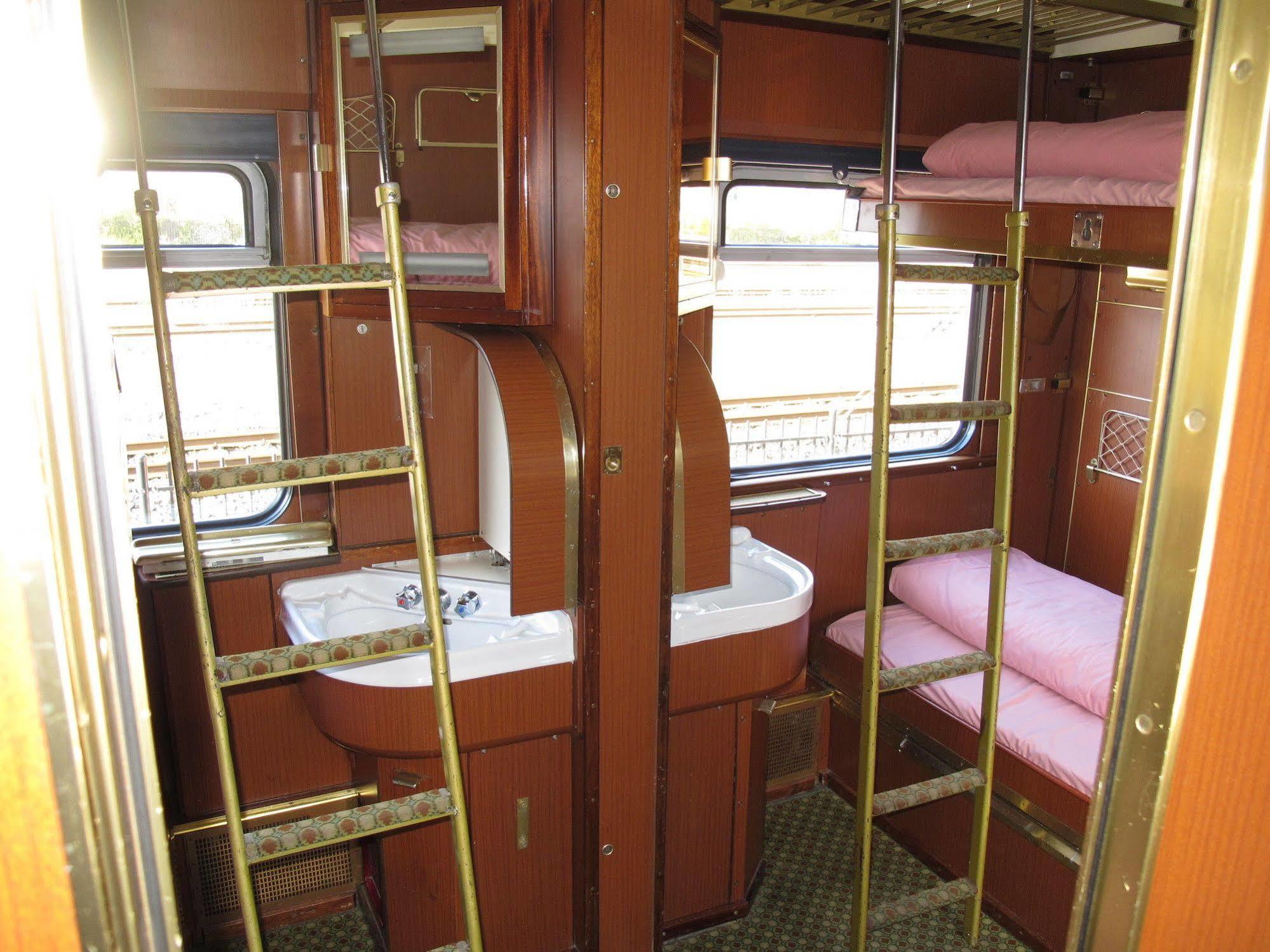 Train Ostello *