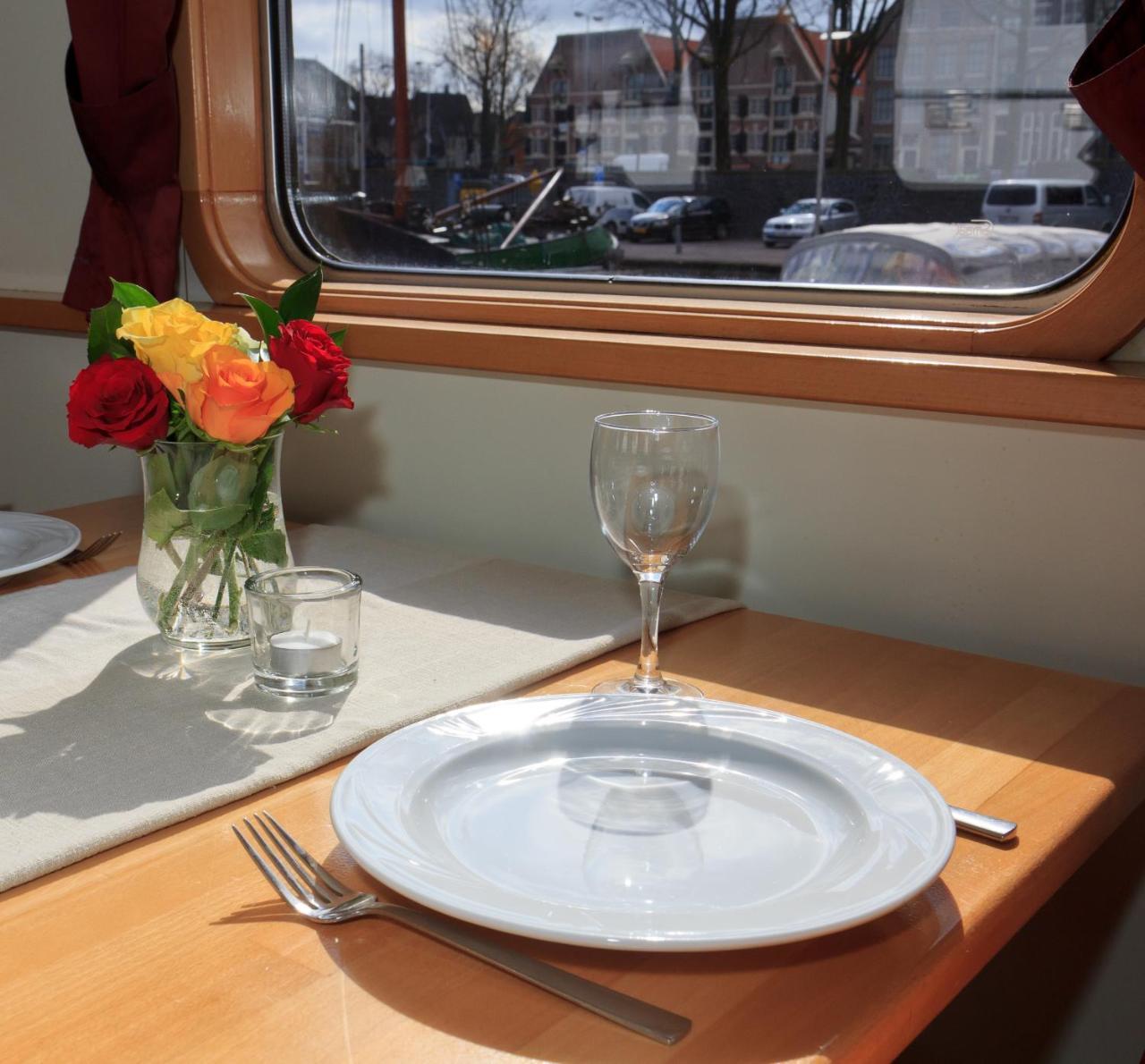 Hotel Hotelboat Fleur 2*